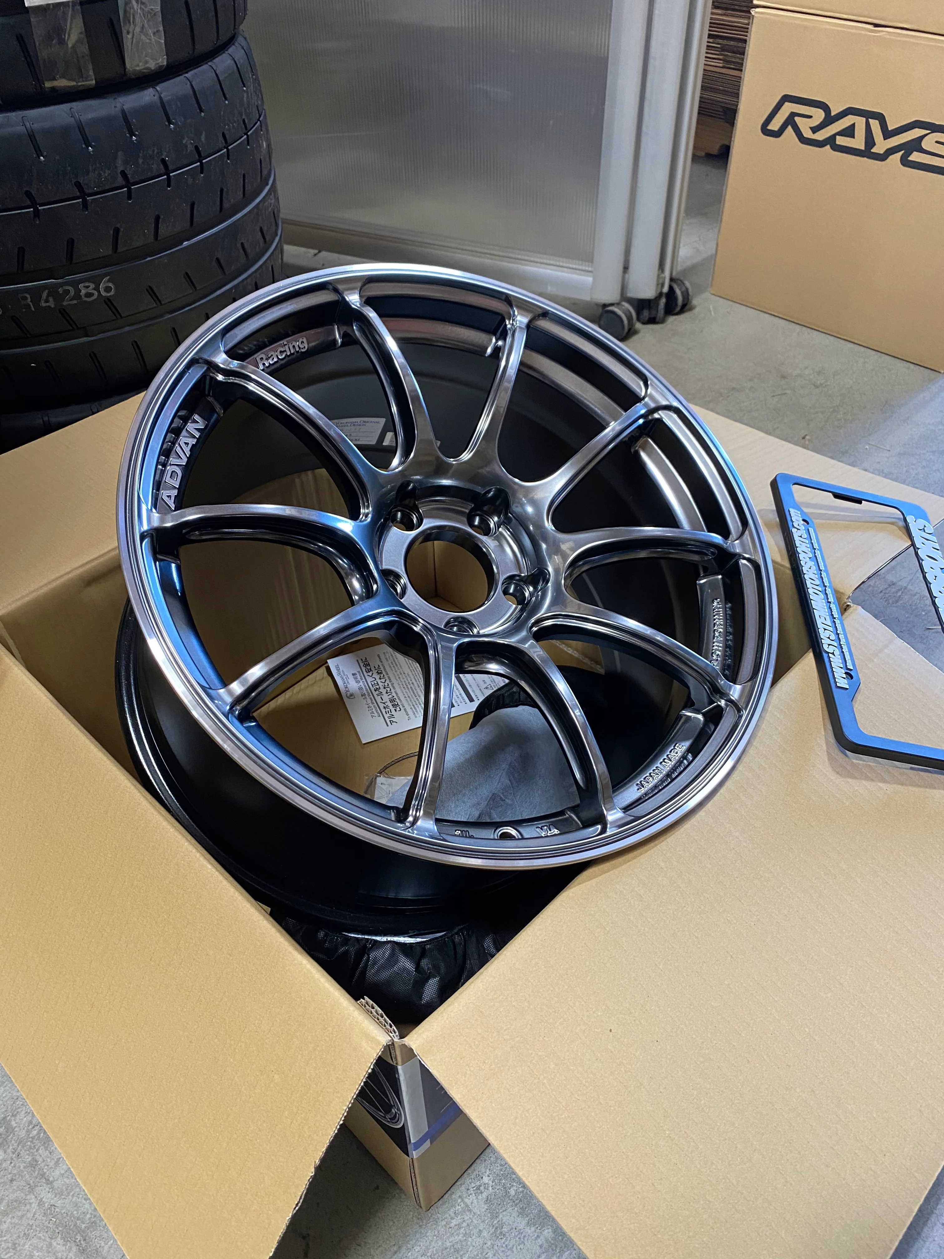 Advan RZII - 18x9.5 +45, 5x114.3 -  Hyper Black *Set of 4* - Image 3